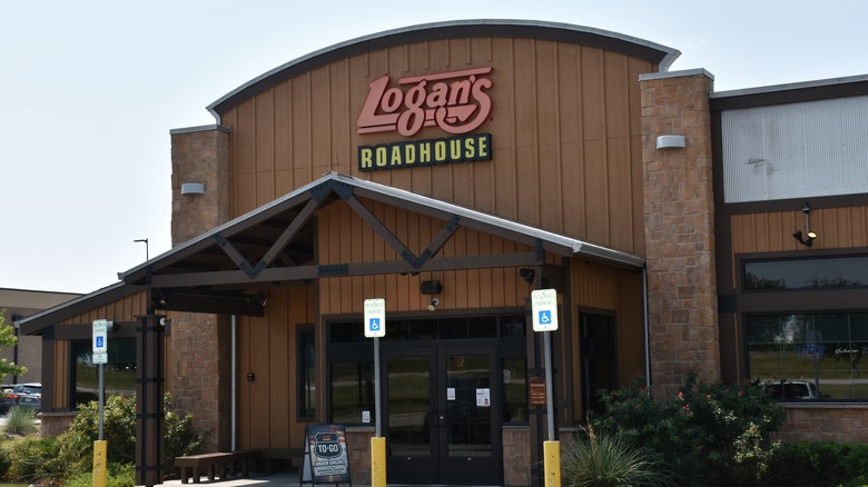 Logan's Road House