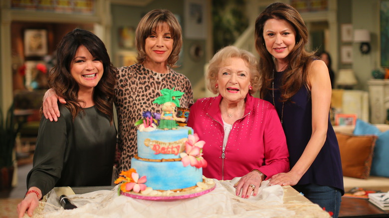 valerie bertinelli and fellow cast members on hot in cleveland