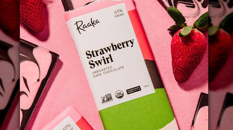 Raaka Strawberry Swirl Bar