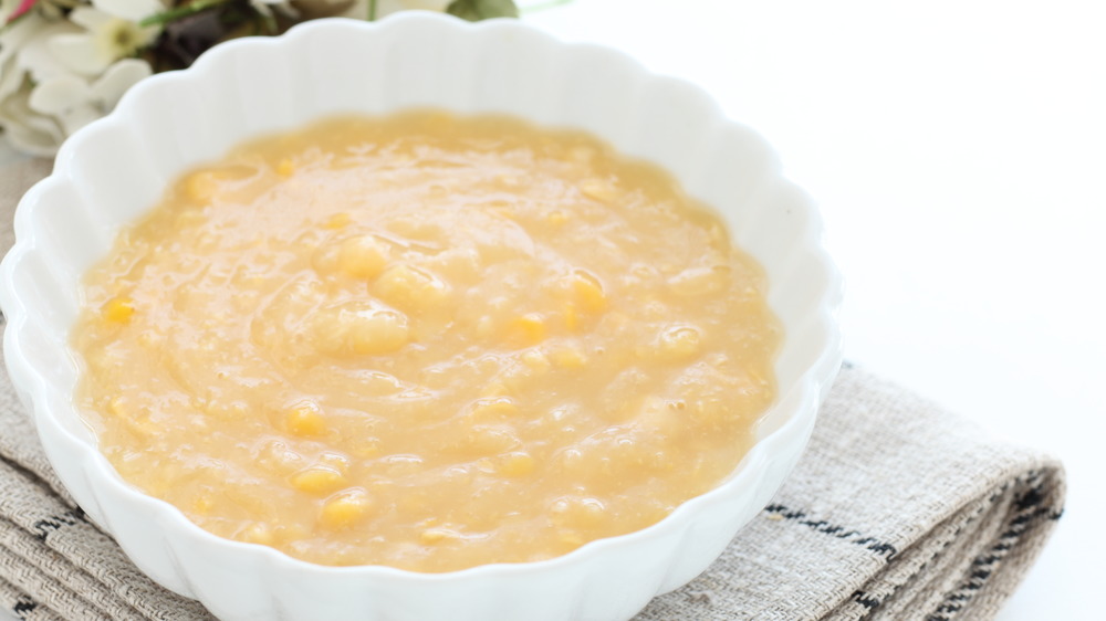 A bowl of creamed corn 