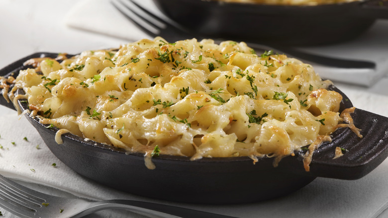 cast iron dish of macaroni and cheese