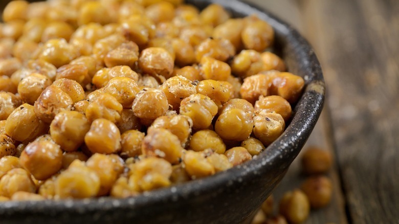 bowl of seasoned chickpeas