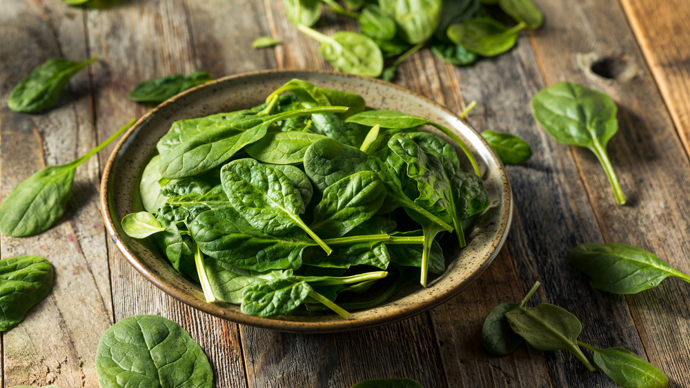 spinach in bowl