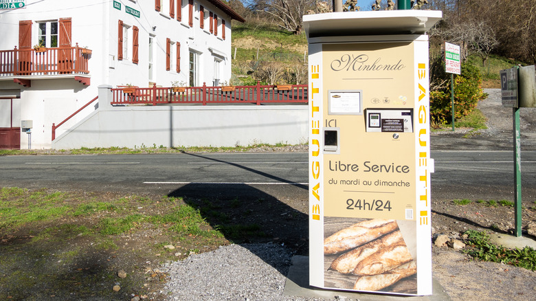 Baguette machine at roadside