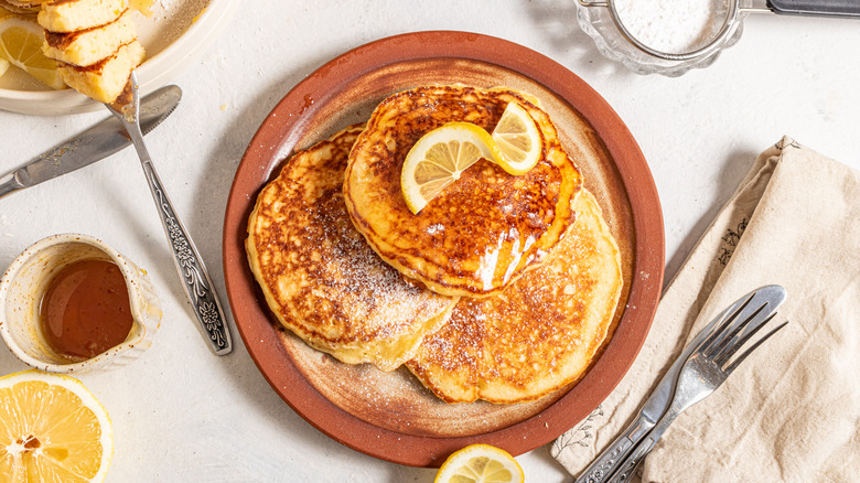 Plate with lemon ricotta pancakes and a lemon slice on top