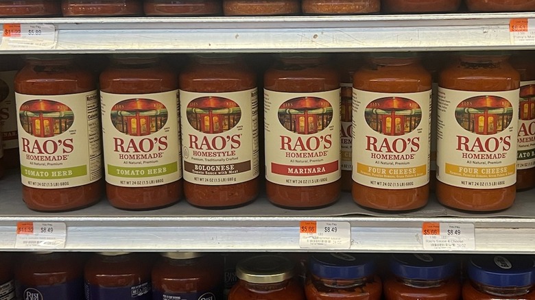 rao's pasta sauce grocery shelf