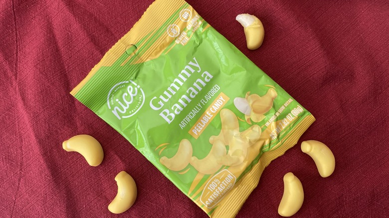 peelable gummy banana candies