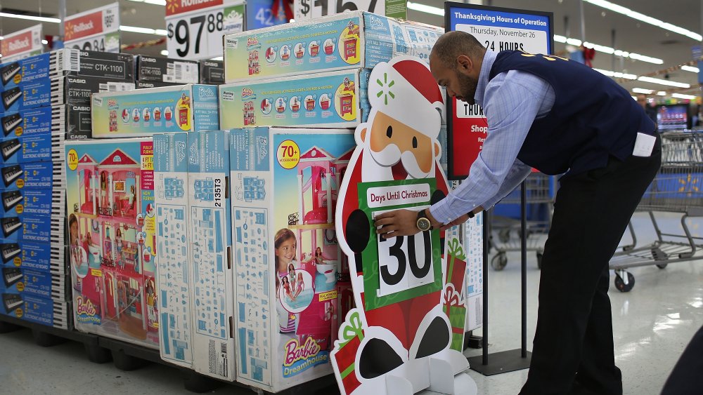 Walmart employee fixes Christmas display