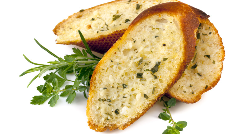 garlic bread slices