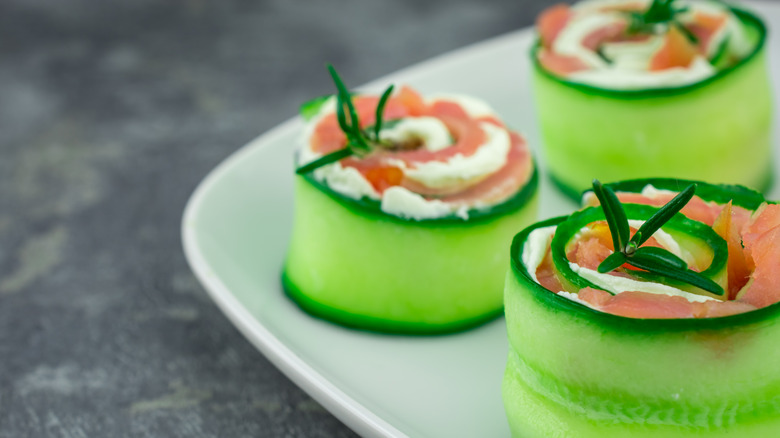 smoked salmon cucumber rolls