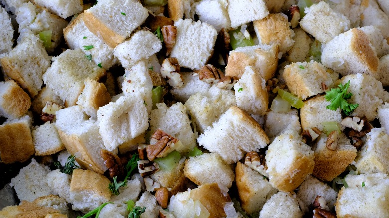 Cubed bread for stuffing