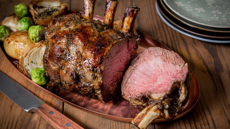 roast rack of lamb sliced