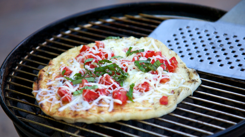 pizza on grill