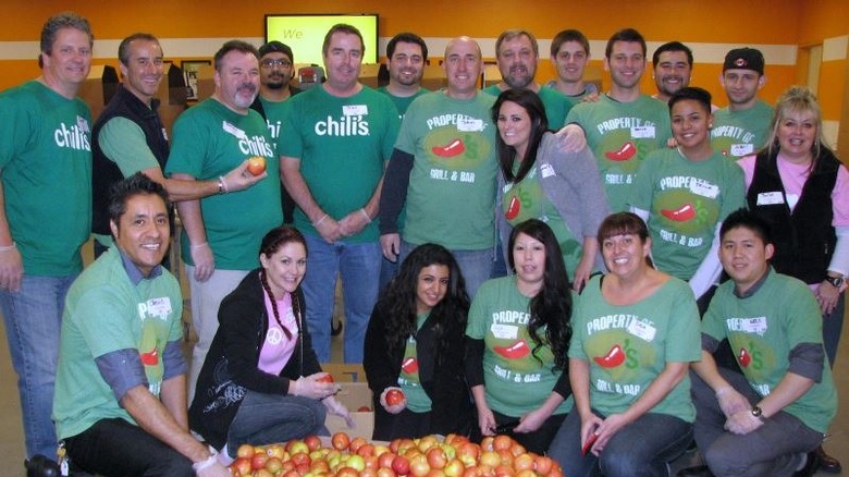 Chili's employees in green t-shirts