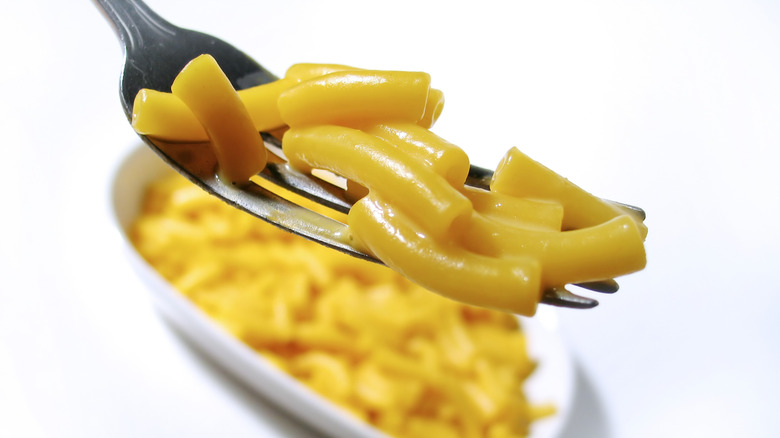 Kraft macaroni and cheese on a fork