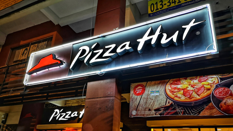 Pizza Hut sign