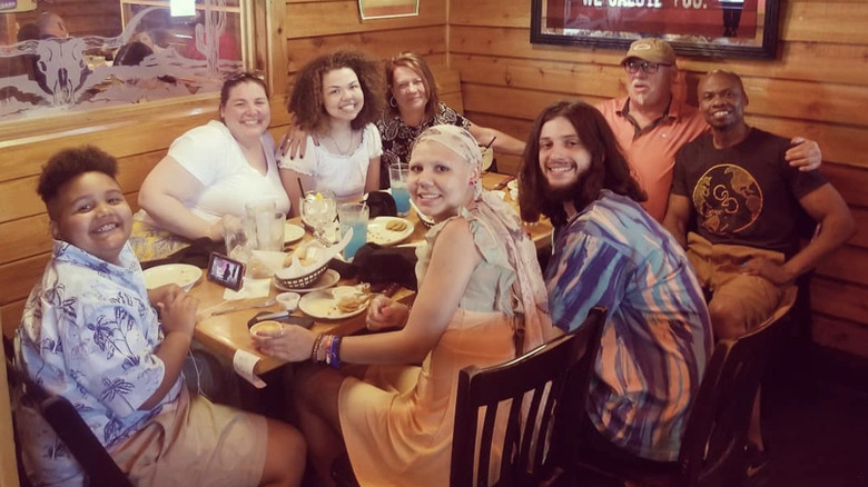 Family dining at Texas Roadhouse