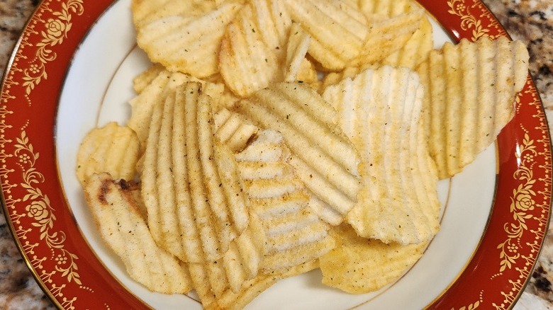 turkey stuffing chips bowl