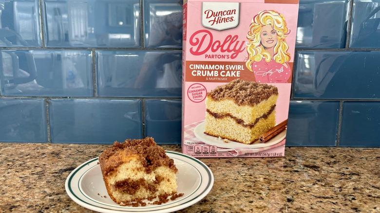 cinnamon swirl crumb cake