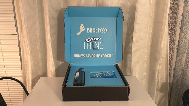 Oreo thins and wine in blue box