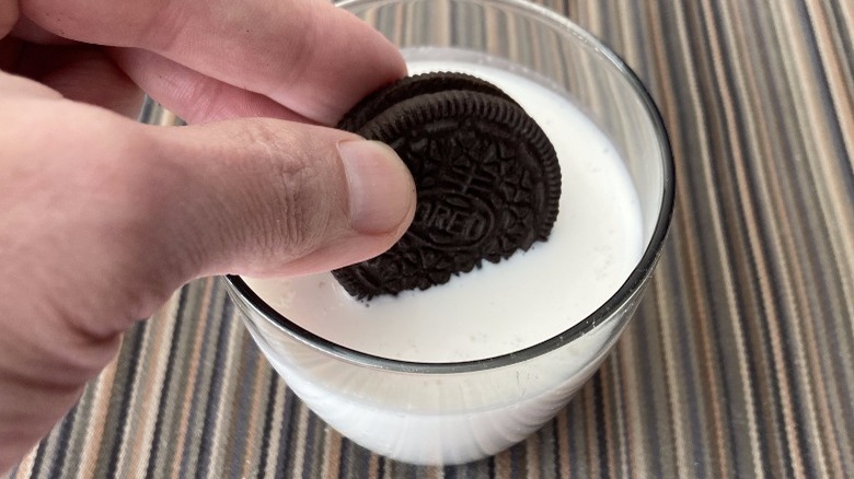 Oreo dipped in milk