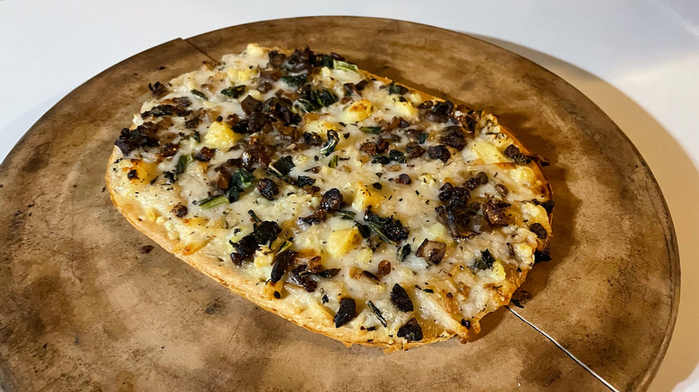 Mushroom, Caramelized Onion & Fig flatbread