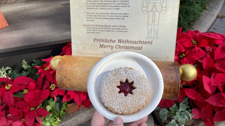 epcot cookie stroll international festival of the holidays walt disney world linzer cookie germany