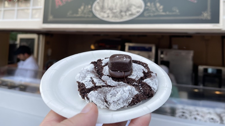 epcot festival of the holidays chocolate crinkle cookie stroll walt disney world