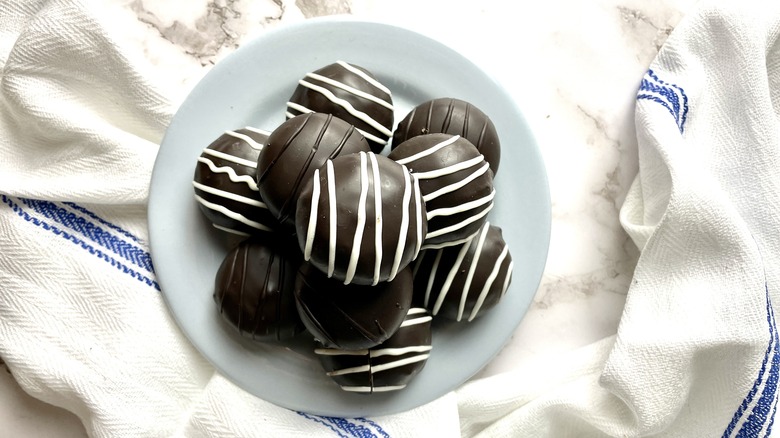 A plate of Entenmann's new cake truffles