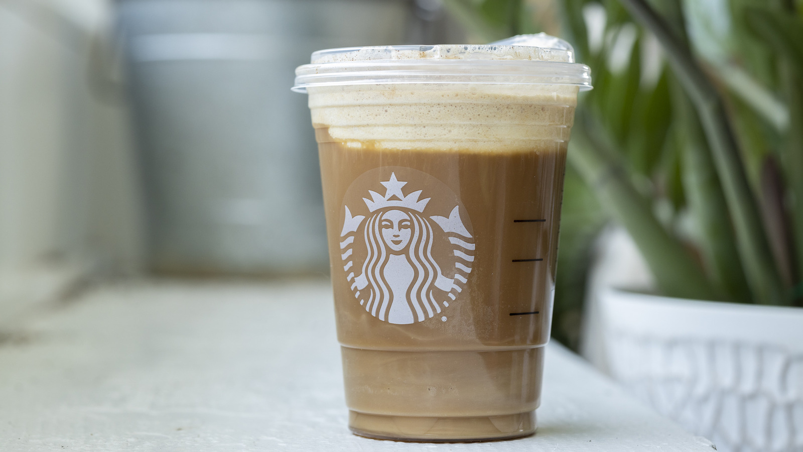https://www.mashed.com/img/gallery/we-tried-starbucks-new-cinnamon-caramel-cream-nitro-cold-brew-deliciousness-doesnt-have-to-be-groundbreaking/l-intro-1678285731.jpg