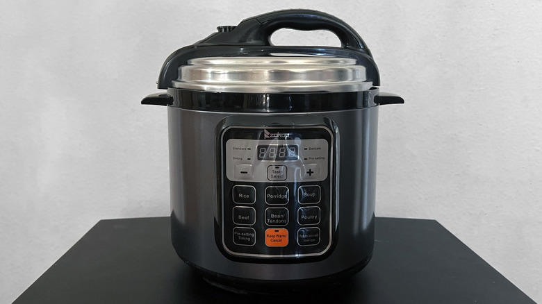 https://www.mashed.com/img/gallery/we-tried-the-cheapest-instant-pot-knockoff-on-amazon-heres-how-it-went/intro-1661808571.jpg