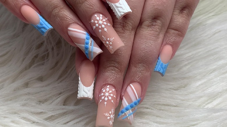 manicure with snowflakes