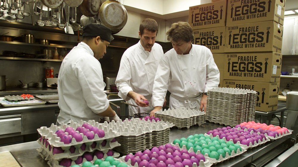 White House chefs cook eggs