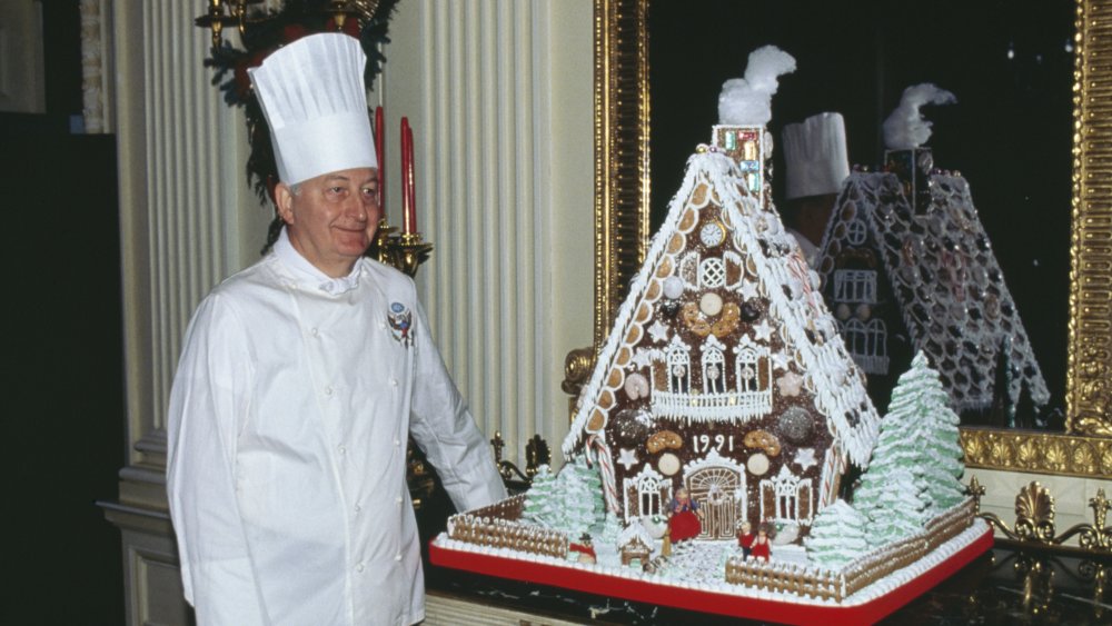 White House chef makes a gingerbread house