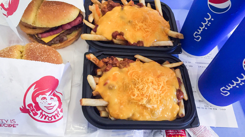 Wendy's chili fries and a sandwhich 