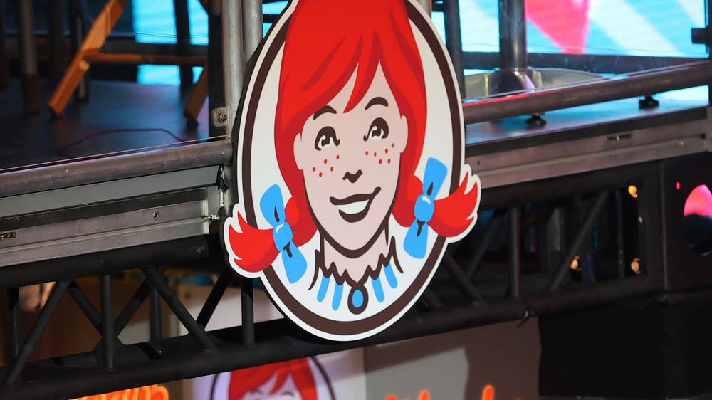 Wendy's logo on a strut