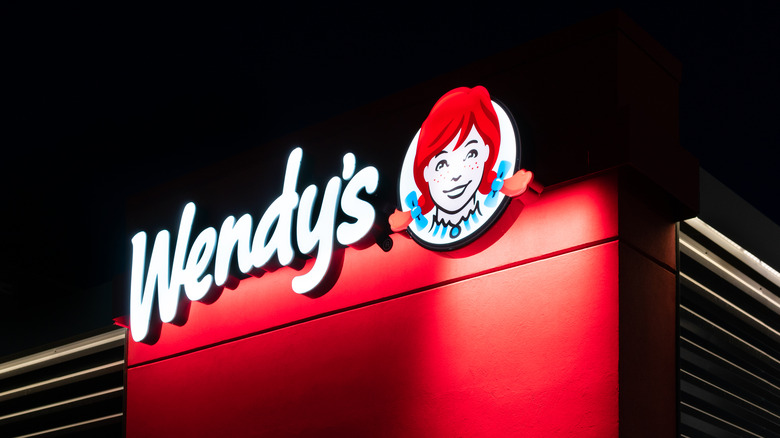 Wendy's sign at nightttime