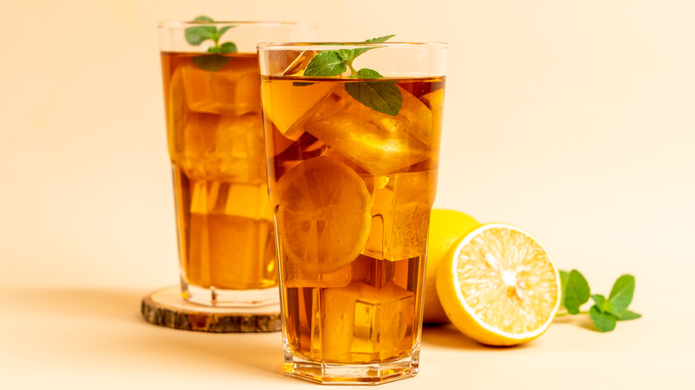 iced tea with lemon