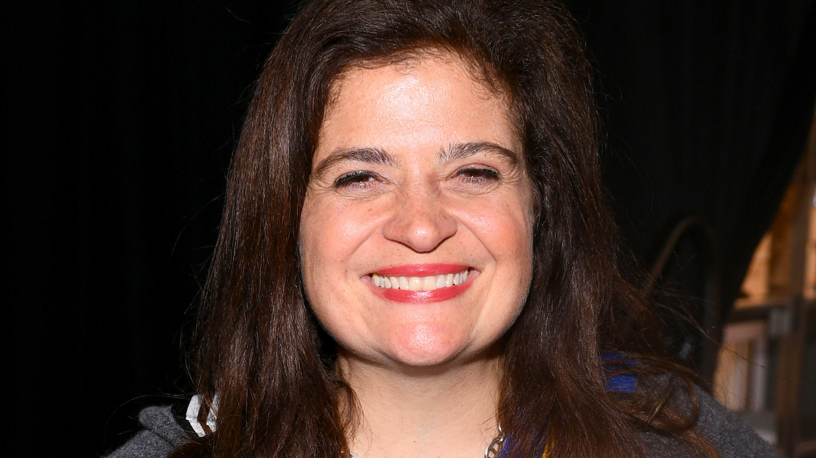 https://www.mashed.com/img/gallery/what-alex-guarnaschelli-really-thinks-of-cutting-lettuce-with-a-knife/l-intro-1632690340.jpg