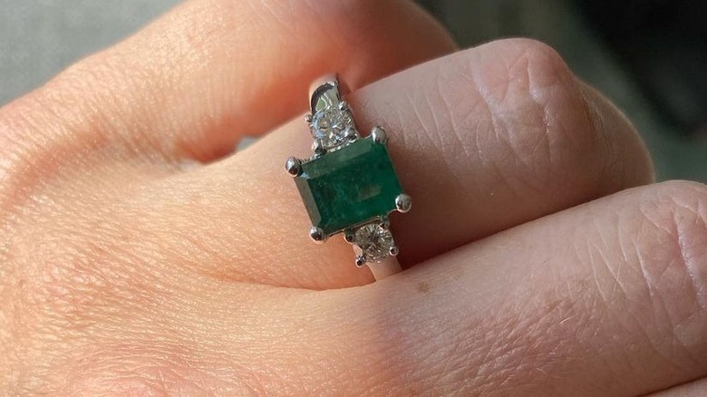  Alex Guarnaschelli's engagement ring