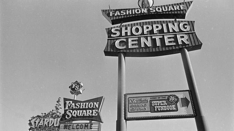 fashion square shopping center sign