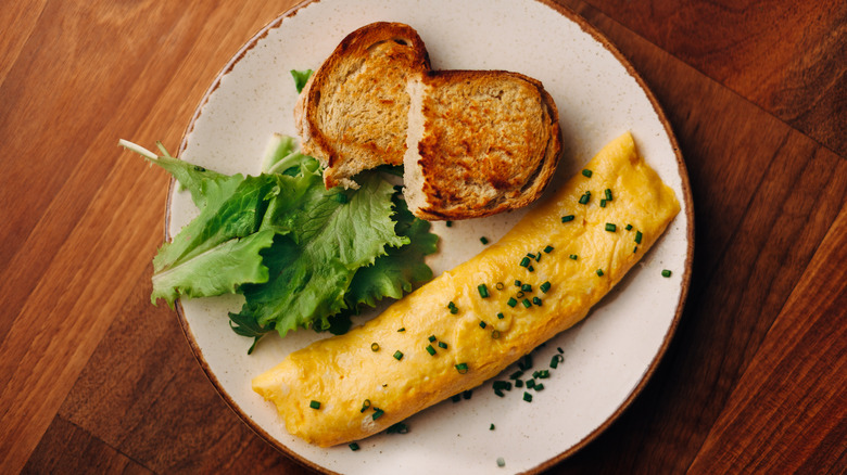 French rolled omelet with toast