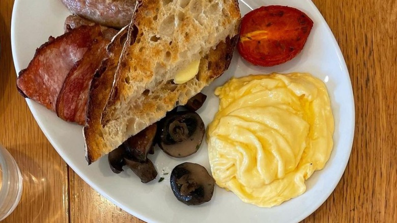 Folded eggs with toast and meat