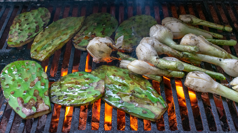 Nopales on grill with onions