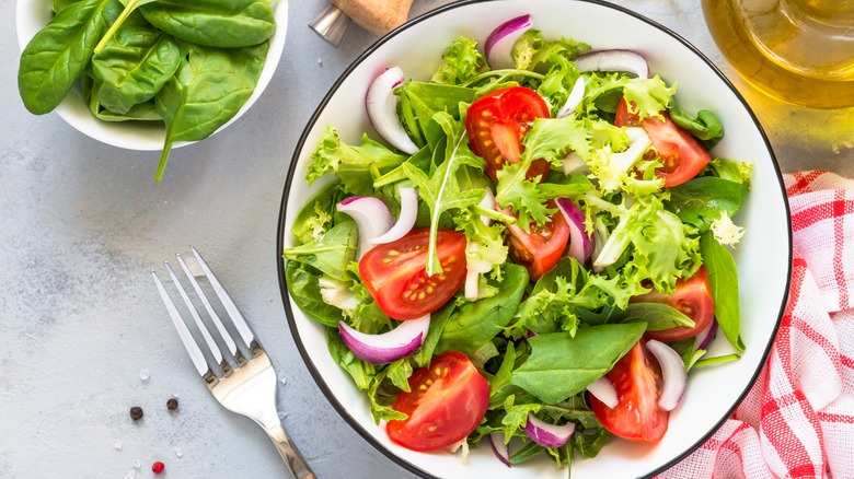 Salad with tomatoes and onions