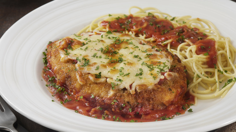 chicken parmesan with sauce and noddles