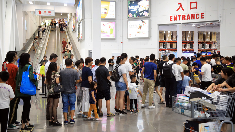 Line outside of Chinese Costco