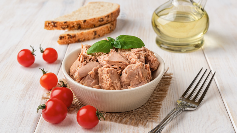 canned tuna in bowl