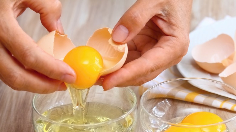 Separating egg yolks