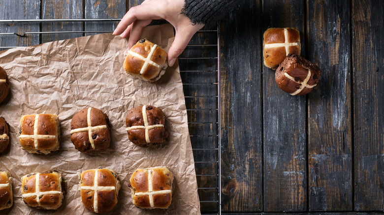 Hot cross buns